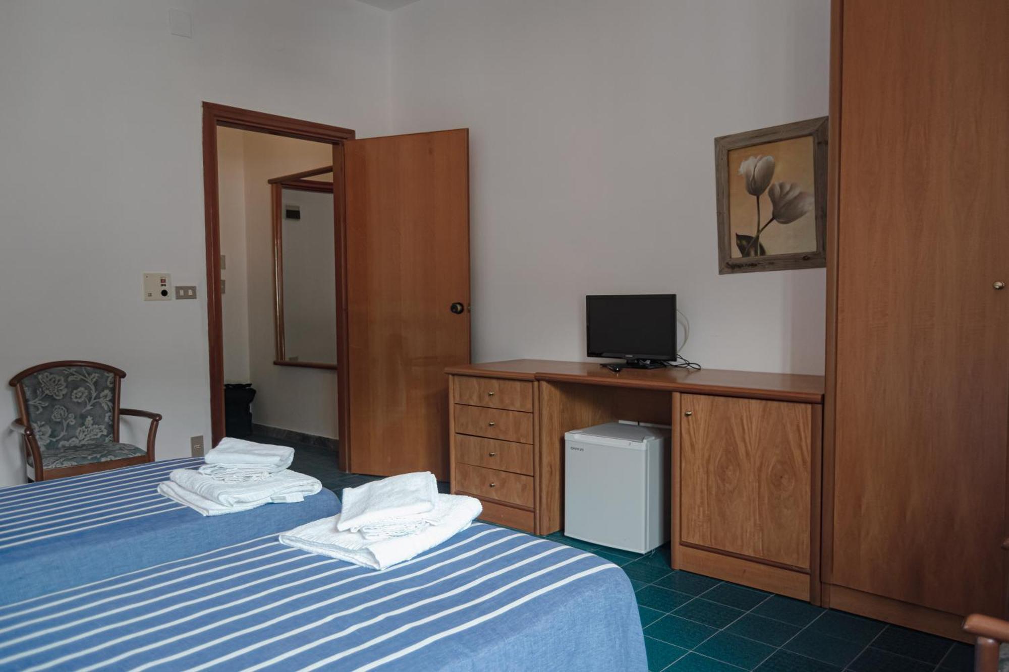 Hotel Mediterraneo Ґуардія-П'ємонтезе-Терме Екстер'єр фото